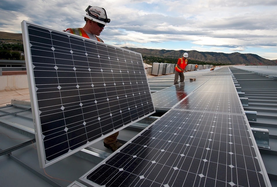 Allier rénovation de toiture et production d'énergie solaire